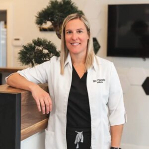 Dr. Claudia Charette