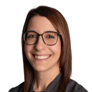 Mme Alexandra Paradis